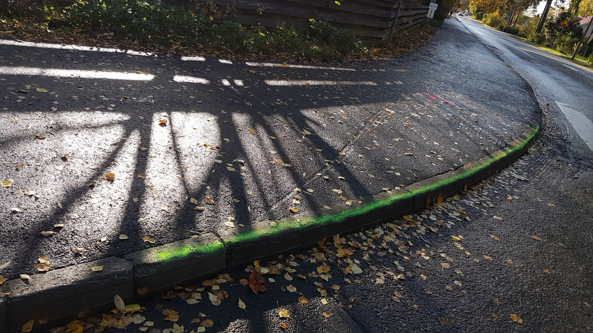 Varoitusväri kanttikivessä