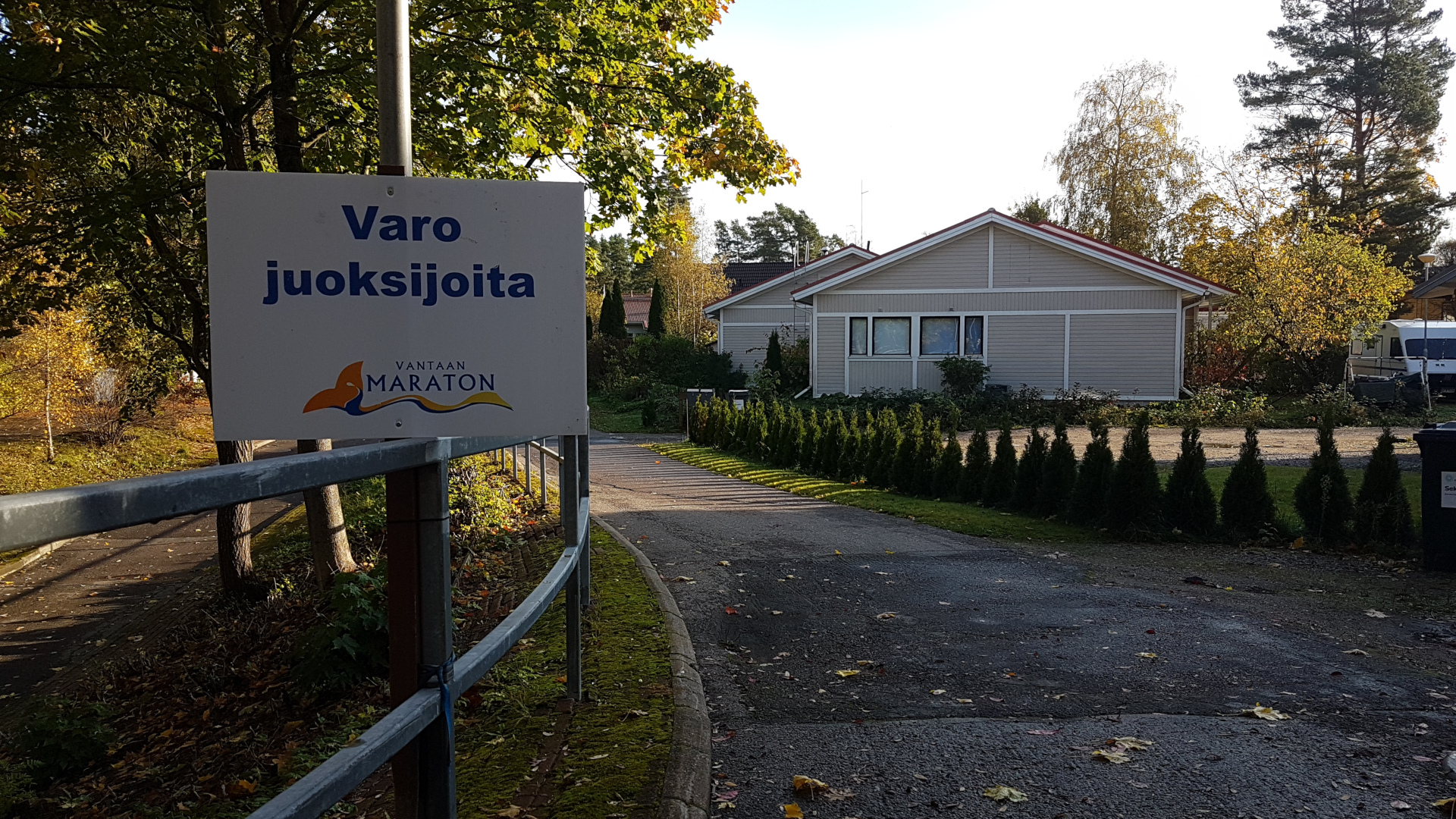 Varoituskyltti pyörätiellä